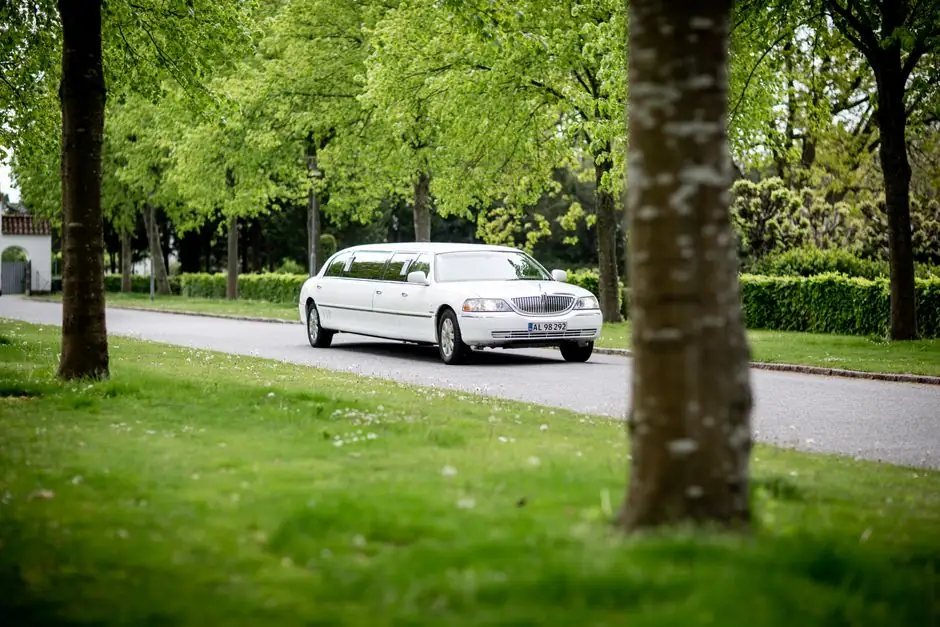 Benefits of Corporate Limo Services